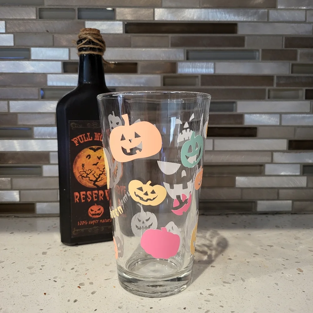 Pumpkin Queen Glow in the Dark Glass - Picture 3 of 4